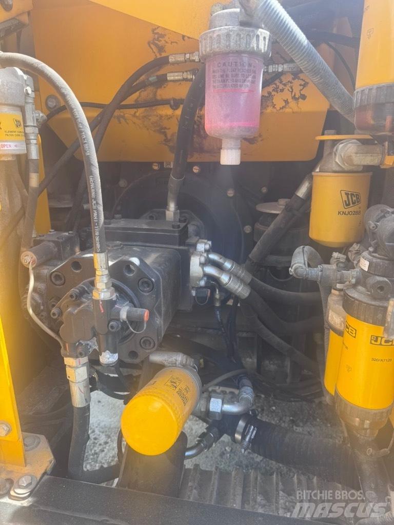 JCB JS 131 LC Roomikekskavaatorid