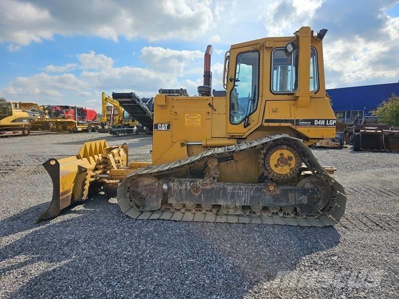 CAT D 4 H LGP Buldooserid