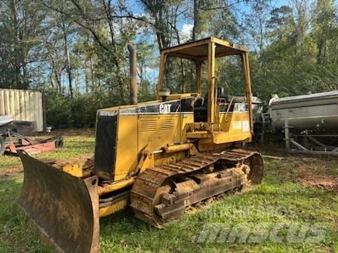CAT D 4 C Buldooserid
