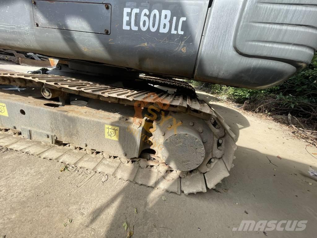 Komatsu PC 220-8N1 Roomikekskavaatorid