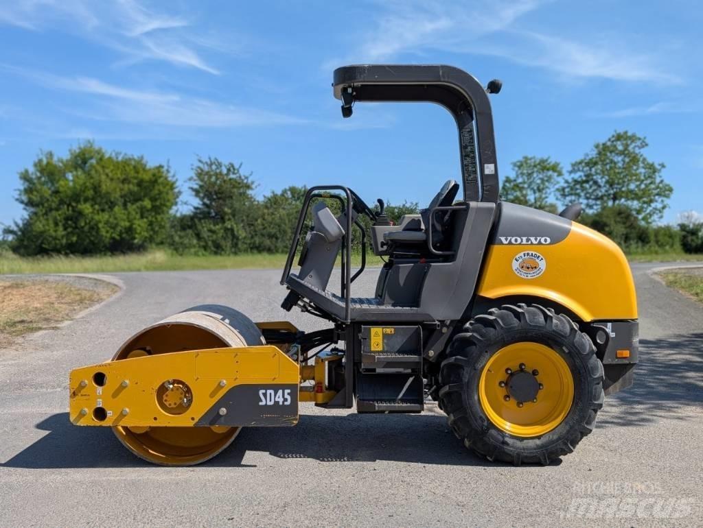 Volvo SD 45 Ühe trumliga rullid