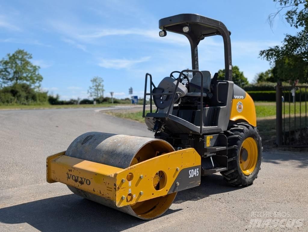 Volvo SD 45 Ühe trumliga rullid