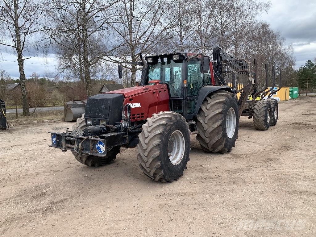 Valtra 8950 Metsatööks kohandatud traktorid