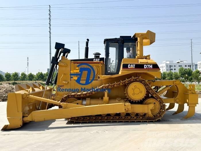 CAT D 7 H Buldooserid