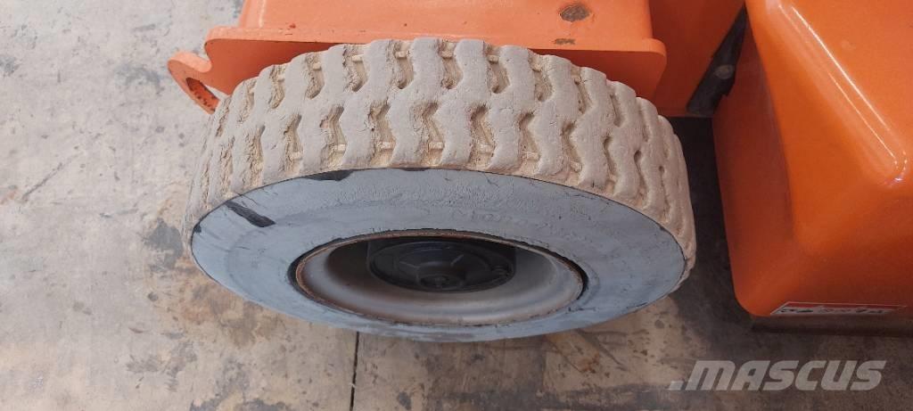 JLG E 400 AJPN Iseliikuvad poomtõstukid