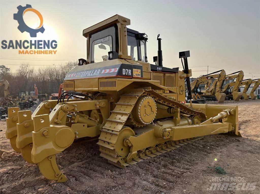 CAT D 7 R Buldooserid
