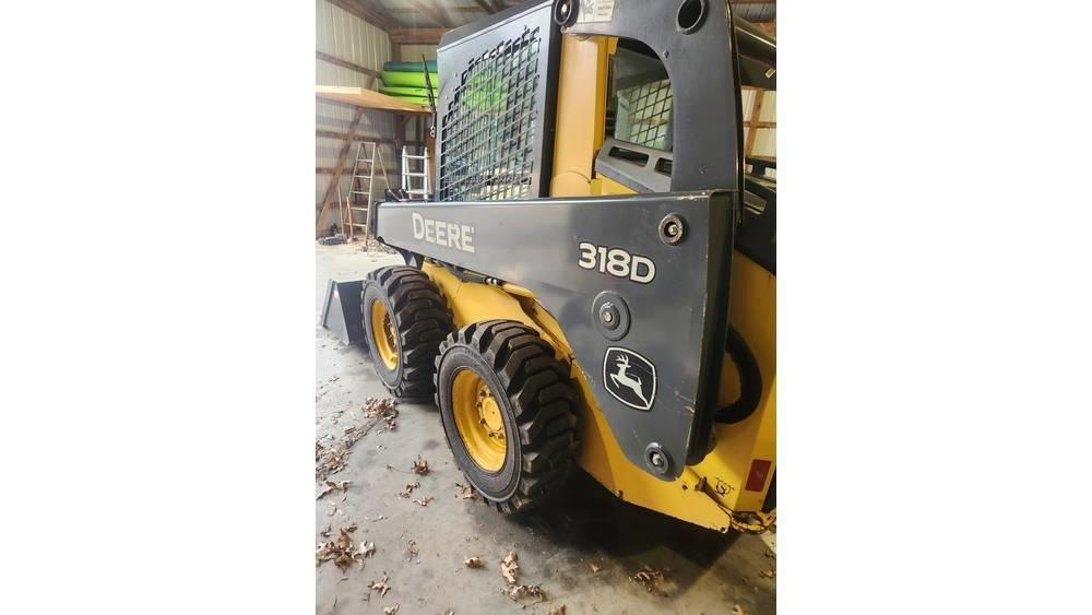 John Deere 318 D Kompaktlaadurid