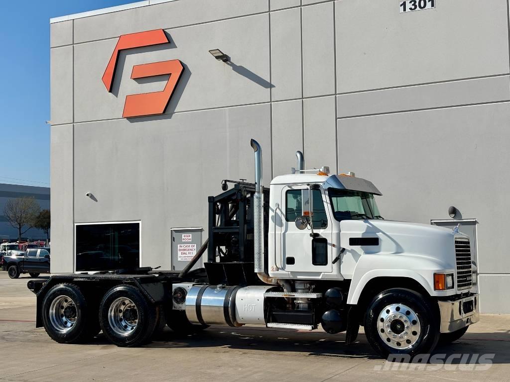 Mack CHU 613 Puksiirid