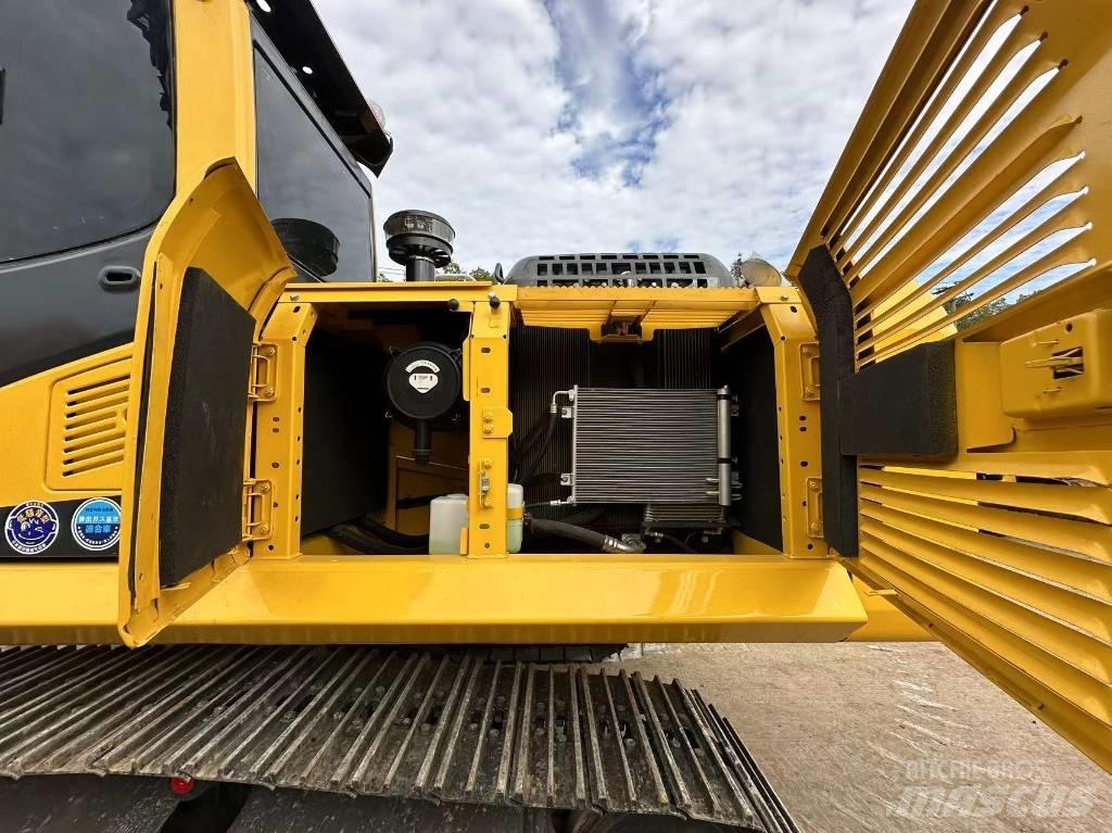 Komatsu PC 220 Roomikekskavaatorid