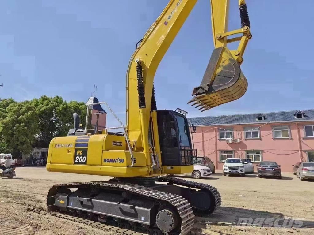 Komatsu PC 200-8 Roomikekskavaatorid