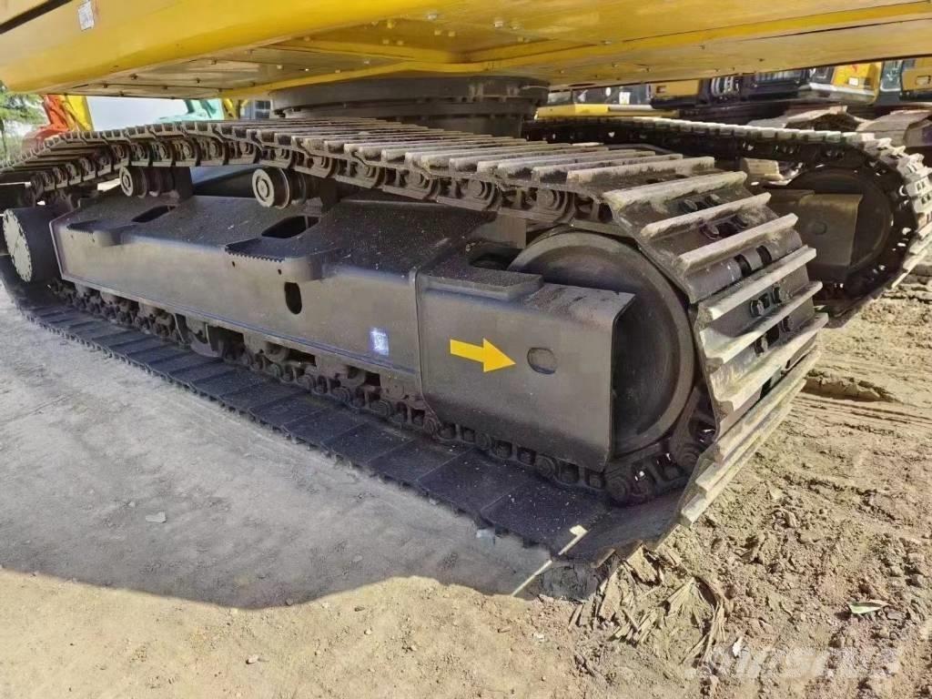 Komatsu PC 200-8 Roomikekskavaatorid