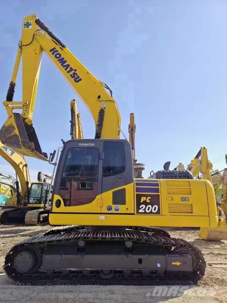 Komatsu PC 200-8 Roomikekskavaatorid