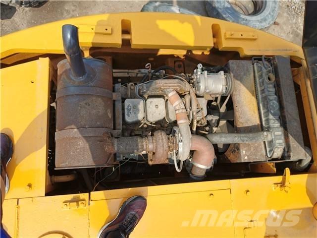 Hyundai R130WD Roomikekskavaatorid