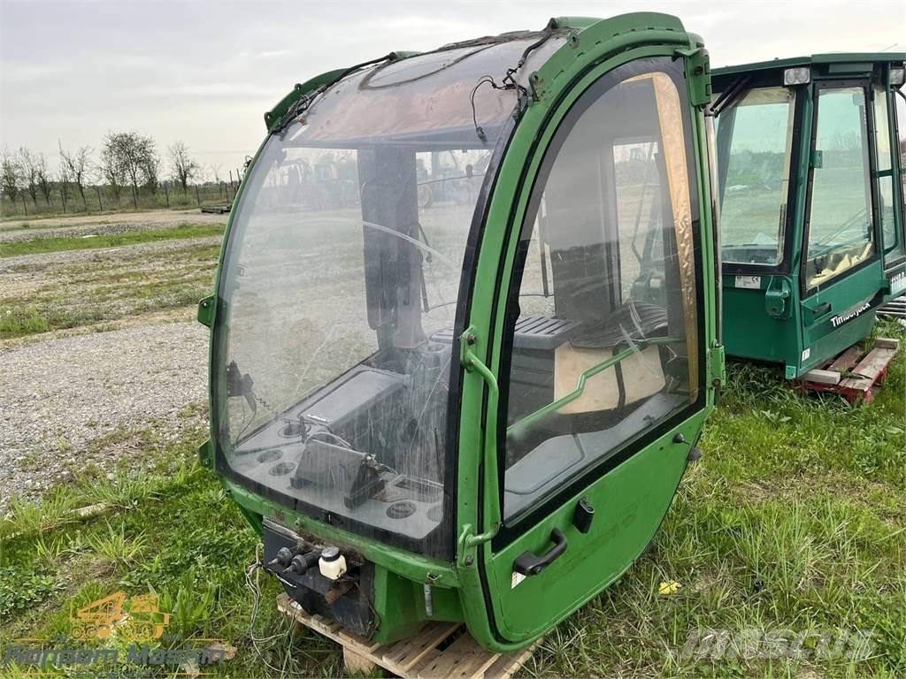 John Deere 1470E Kabiinid