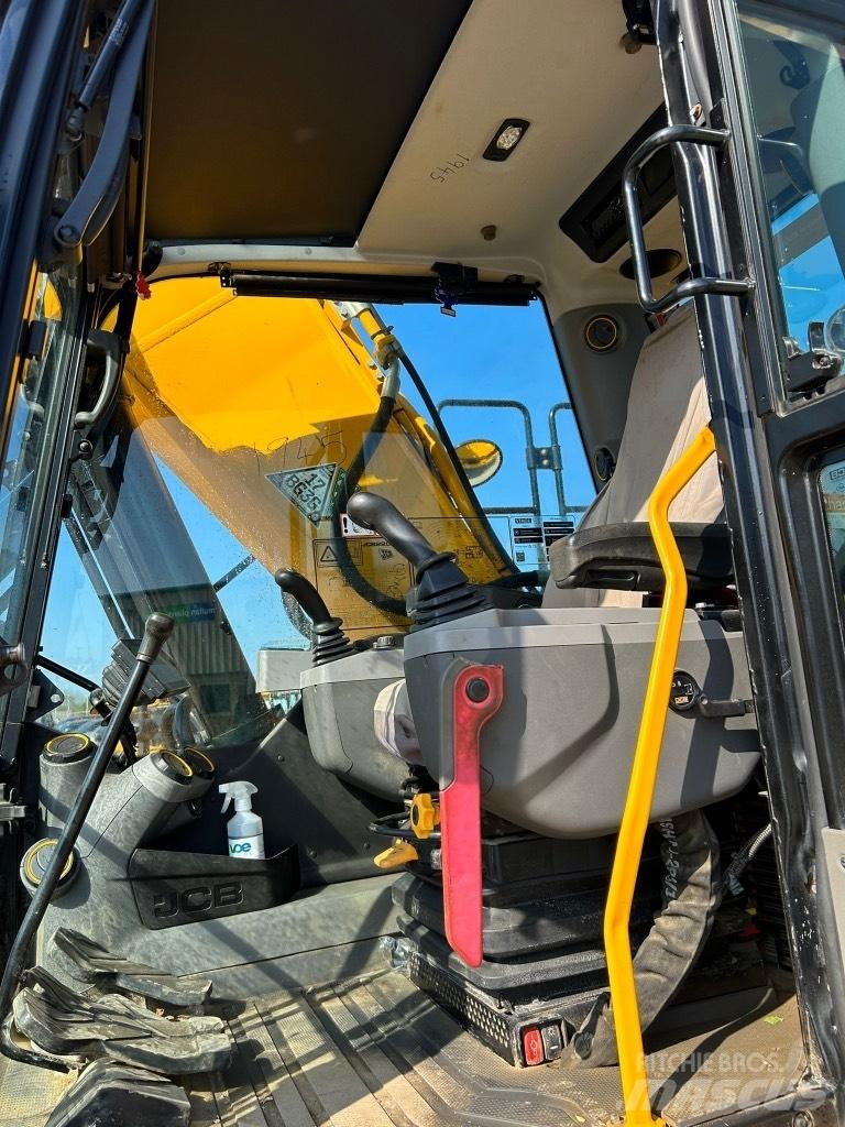 JCB 220X L Roomikekskavaatorid