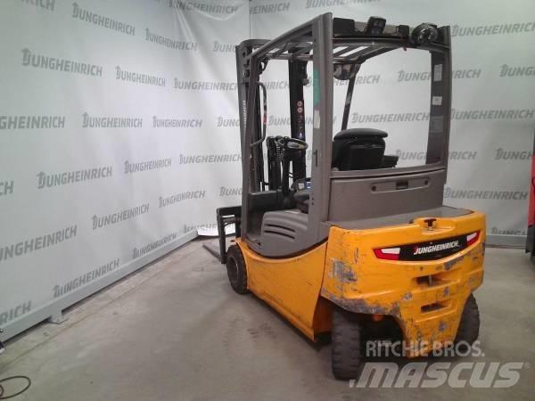 Jungheinrich EFG 320 Elektritõstukid