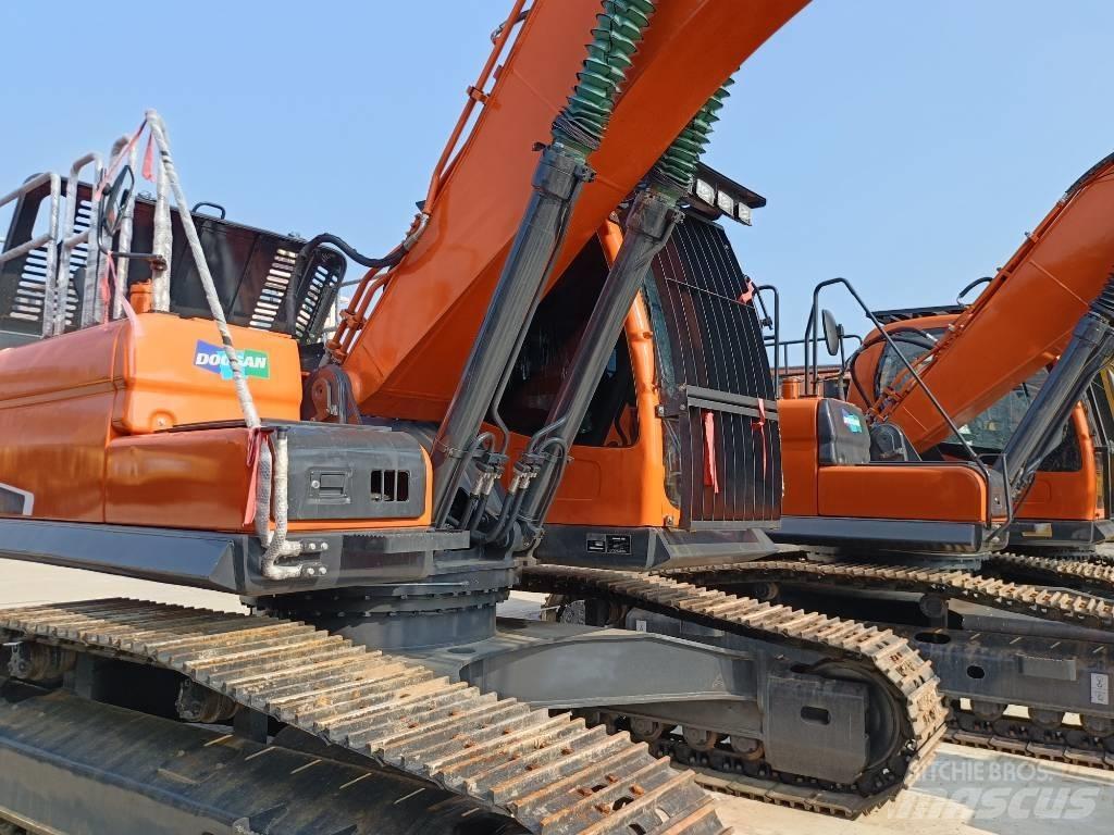 Doosan DX300-9 Roomikekskavaatorid