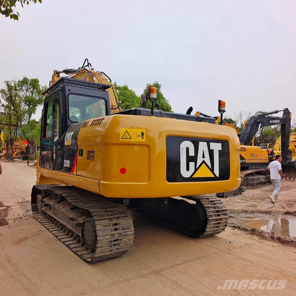 CAT 320 D2L Roomikekskavaatorid