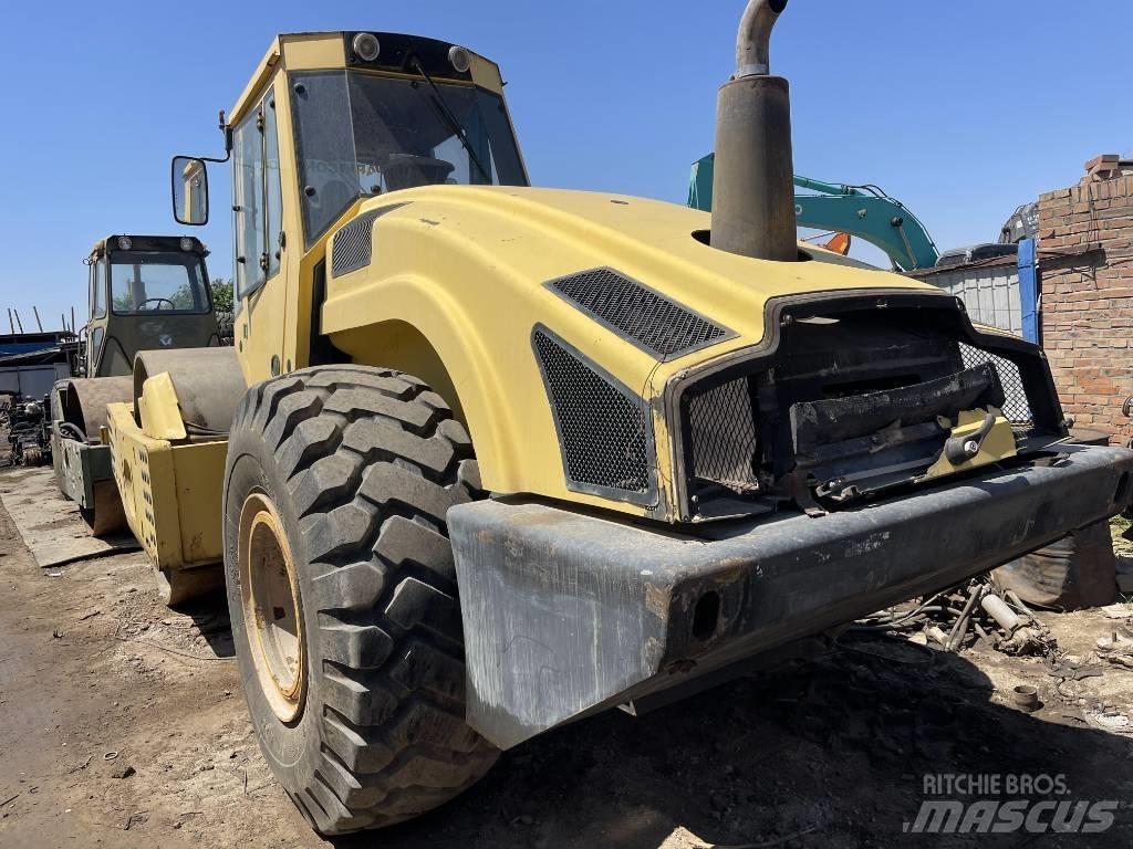 Bomag 226-4 Ühe trumliga rullid