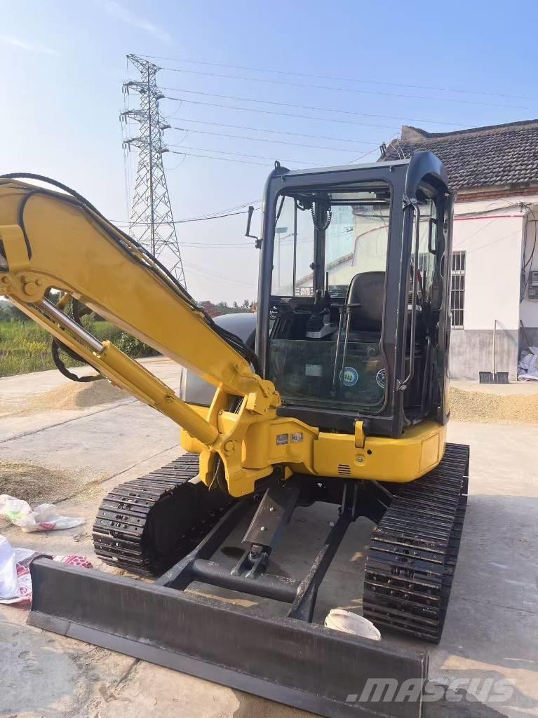 Komatsu PC 40 MR Roomikekskavaatorid