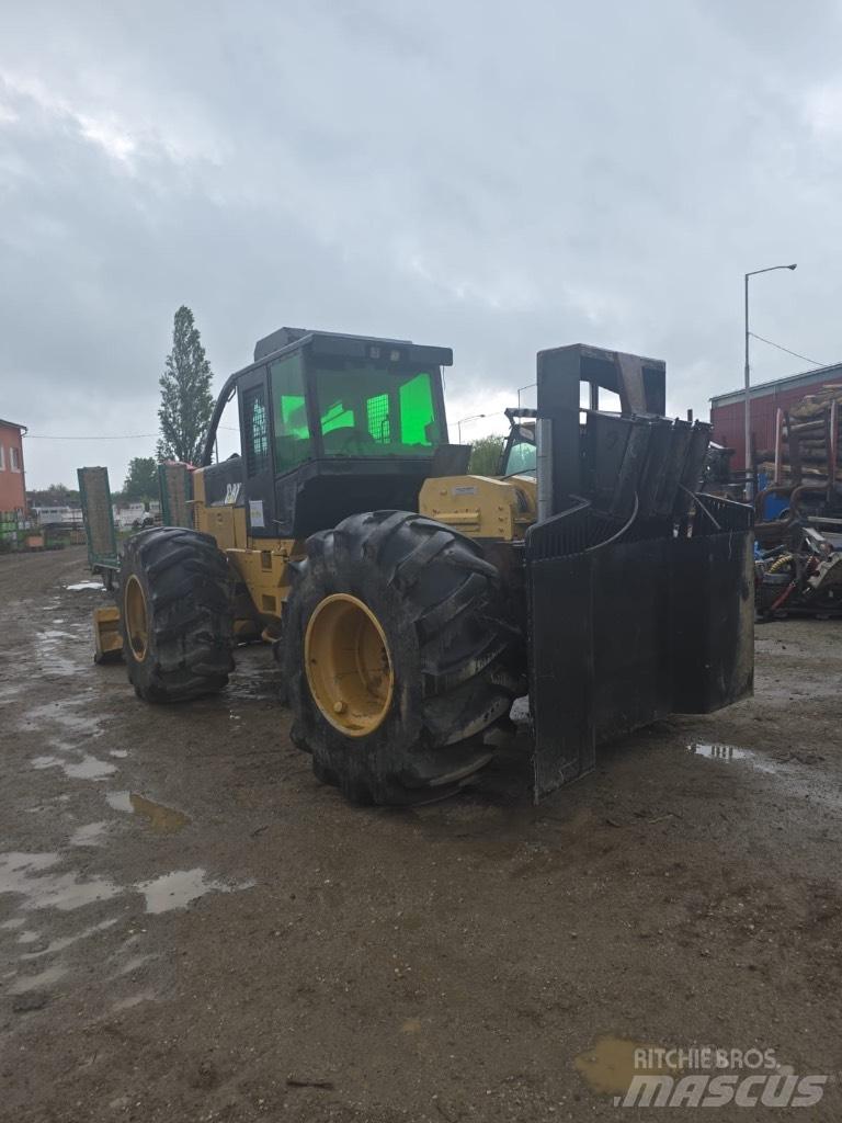 CAT 525 C Väljaveotraktorid