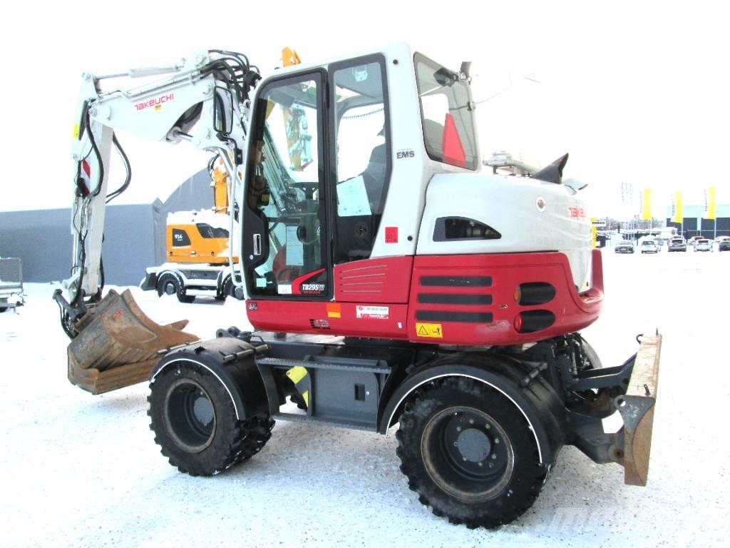 Takeuchi TB 295 W Ratasekskavaatorid