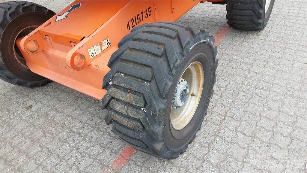 JLG 450AJ Iseliikuvad poomtõstukid