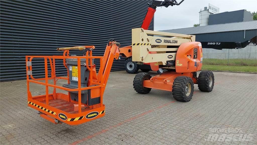 JLG 450AJ Iseliikuvad poomtõstukid
