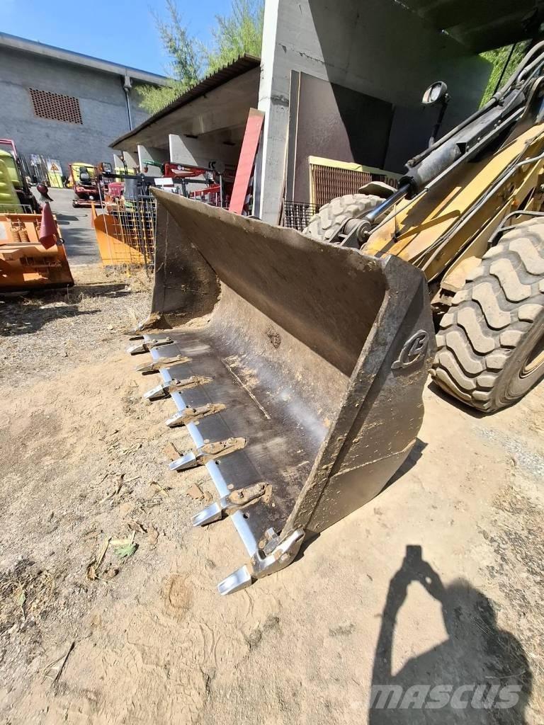CAT 930 G Rataslaadurid