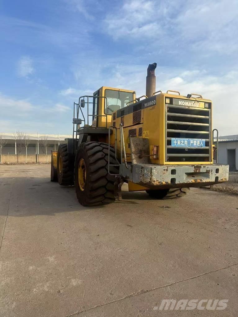 Komatsu WA 600-6 Rataslaadurid