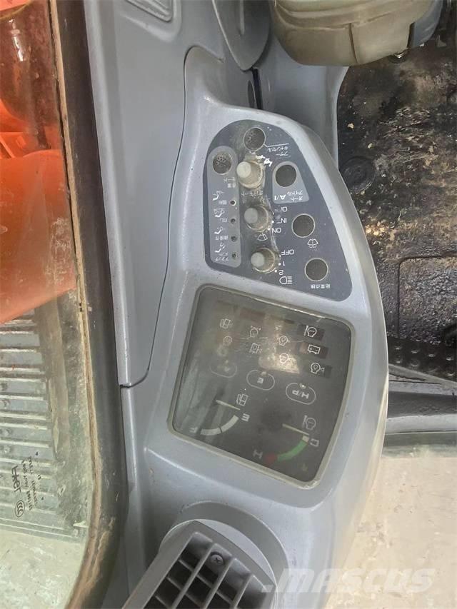 Hitachi EX120 Roomikekskavaatorid