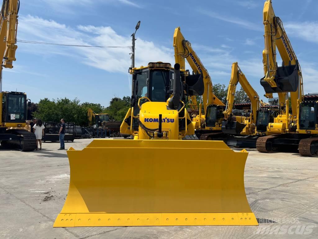 Komatsu D61EX-24E0 Buldooserid