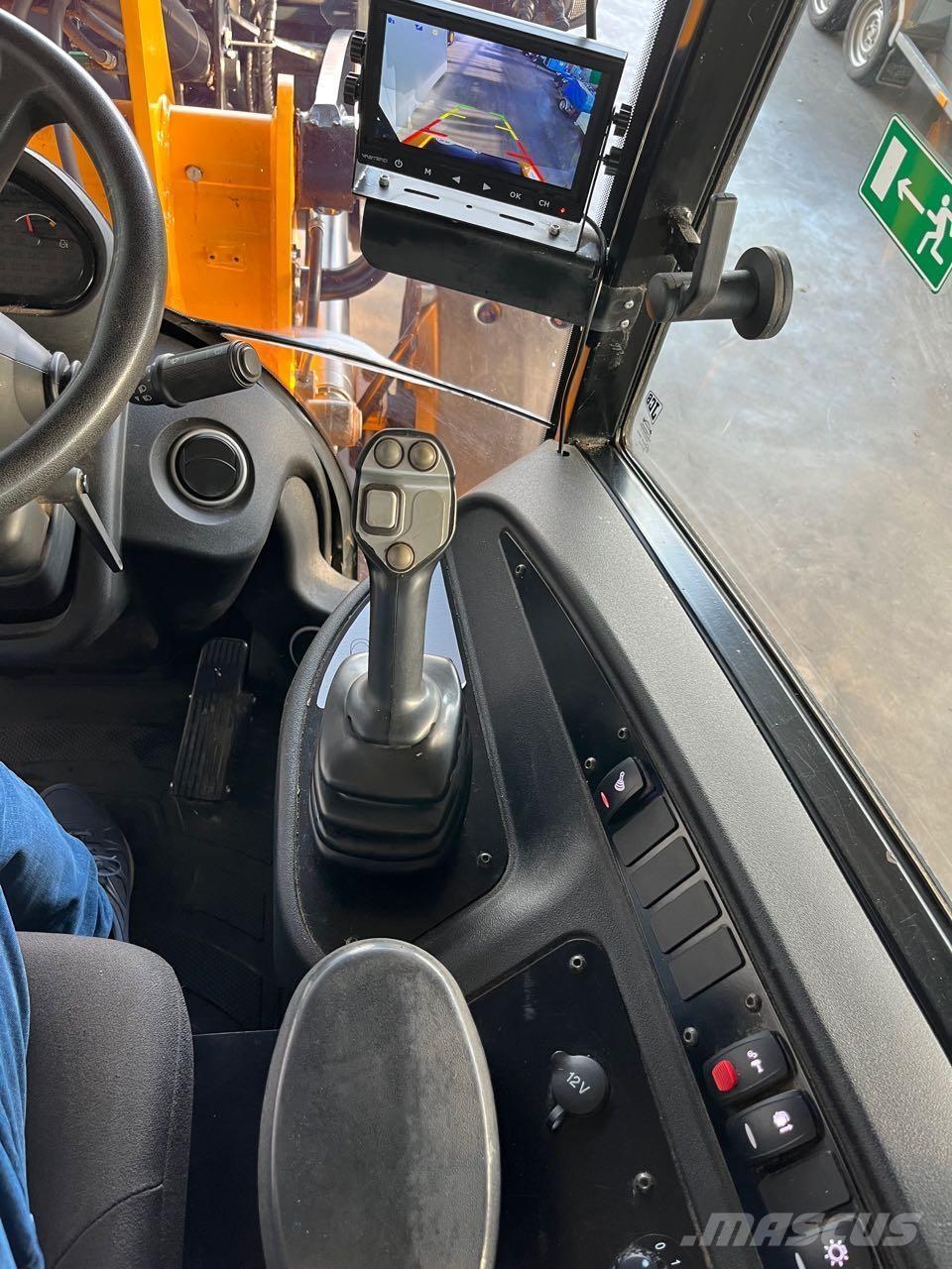 JCB 409 Agri Rataslaadurid