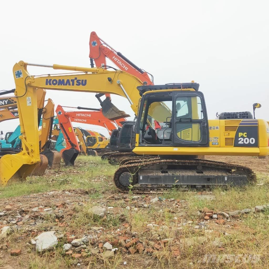 Komatsu PC200-8 Roomikekskavaatorid
