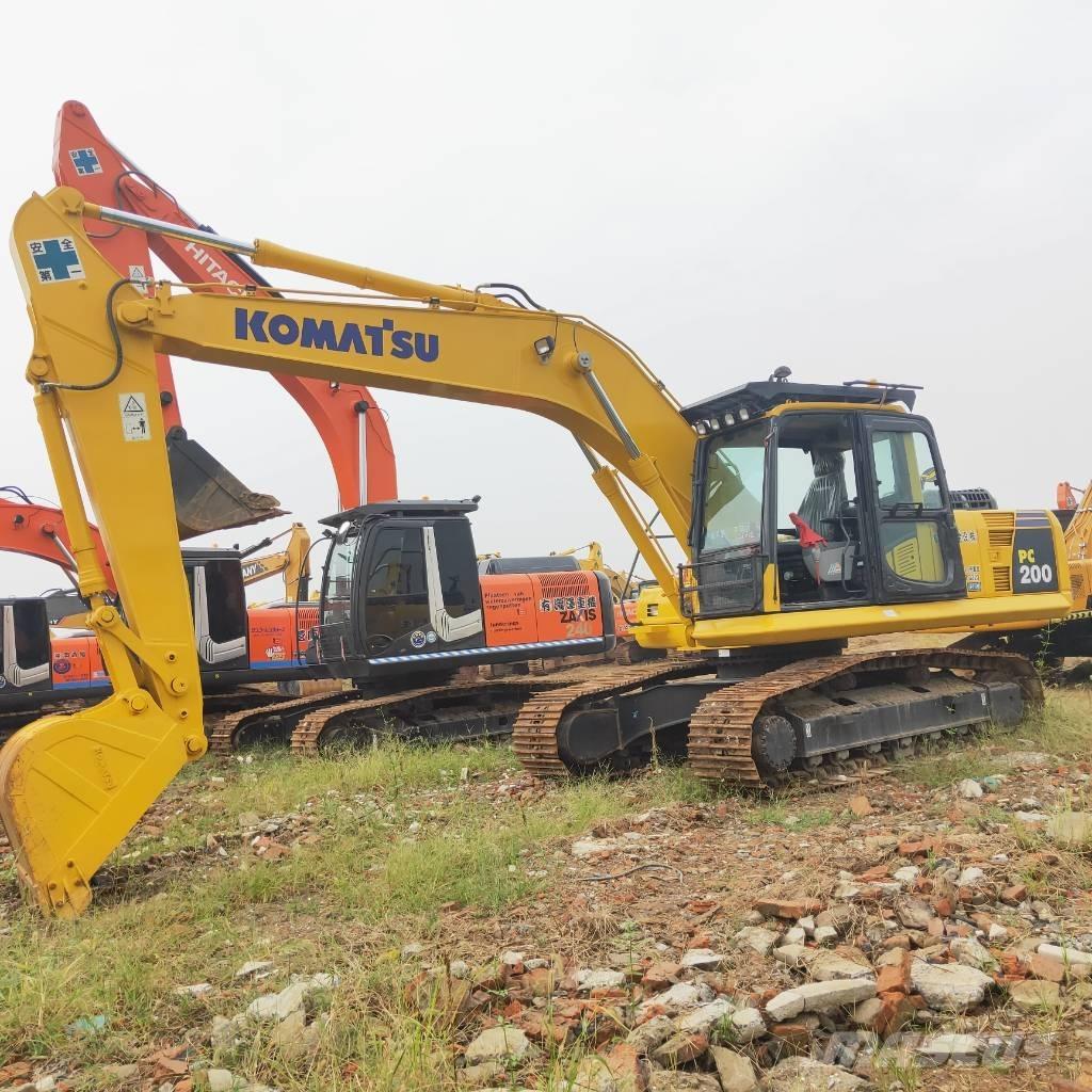 Komatsu PC200-8 Roomikekskavaatorid