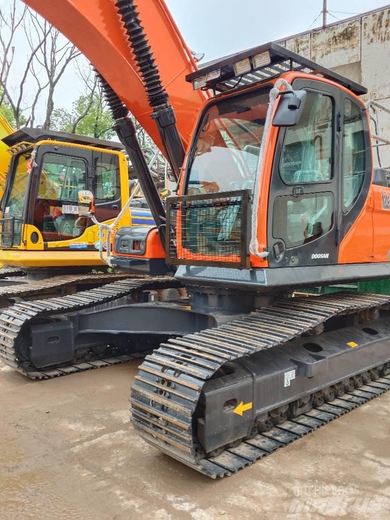 Doosan DX300 Roomikekskavaatorid