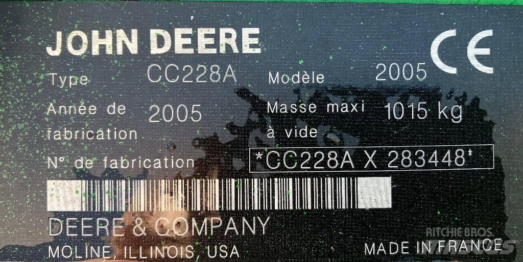John Deere CC 228 A Niidukid