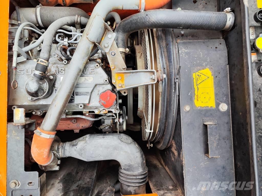 Hitachi ZX 210 W-3 Ratasekskavaatorid