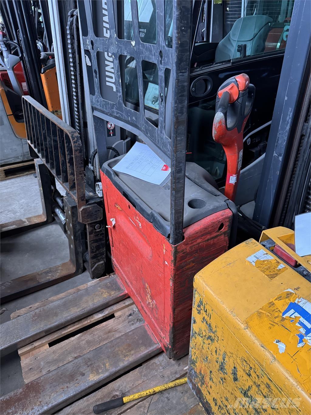 Linde T16 Järelkäidavad virnastajad