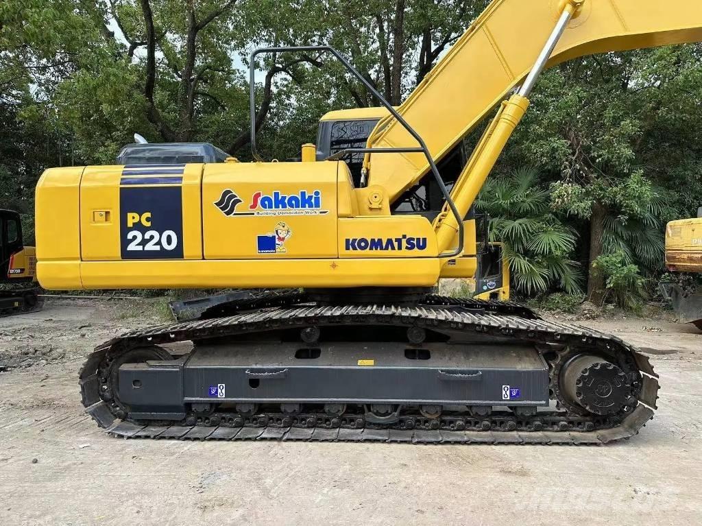 Komatsu PC220-8 Roomikekskavaatorid
