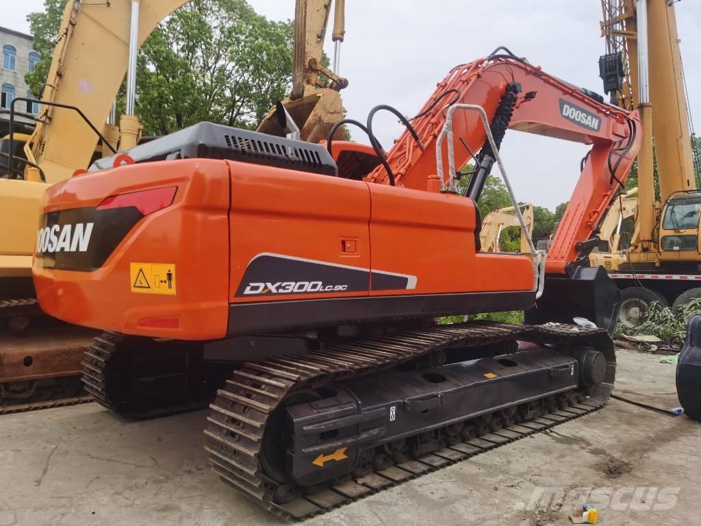 Doosan DX 300 LC Roomikekskavaatorid