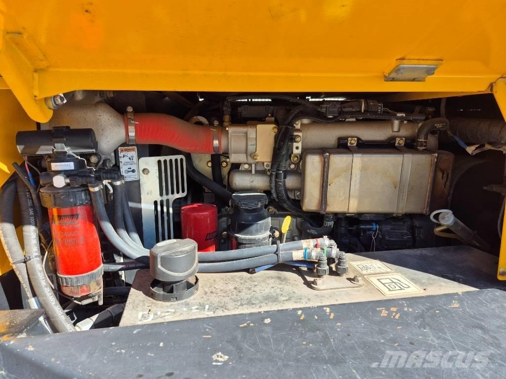 JCB 6 TST Väikekallurid