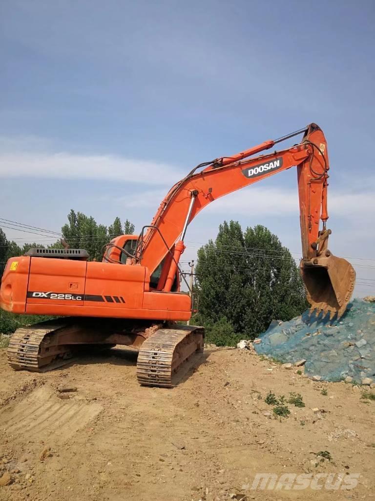 Doosan DX 225 Roomikekskavaatorid