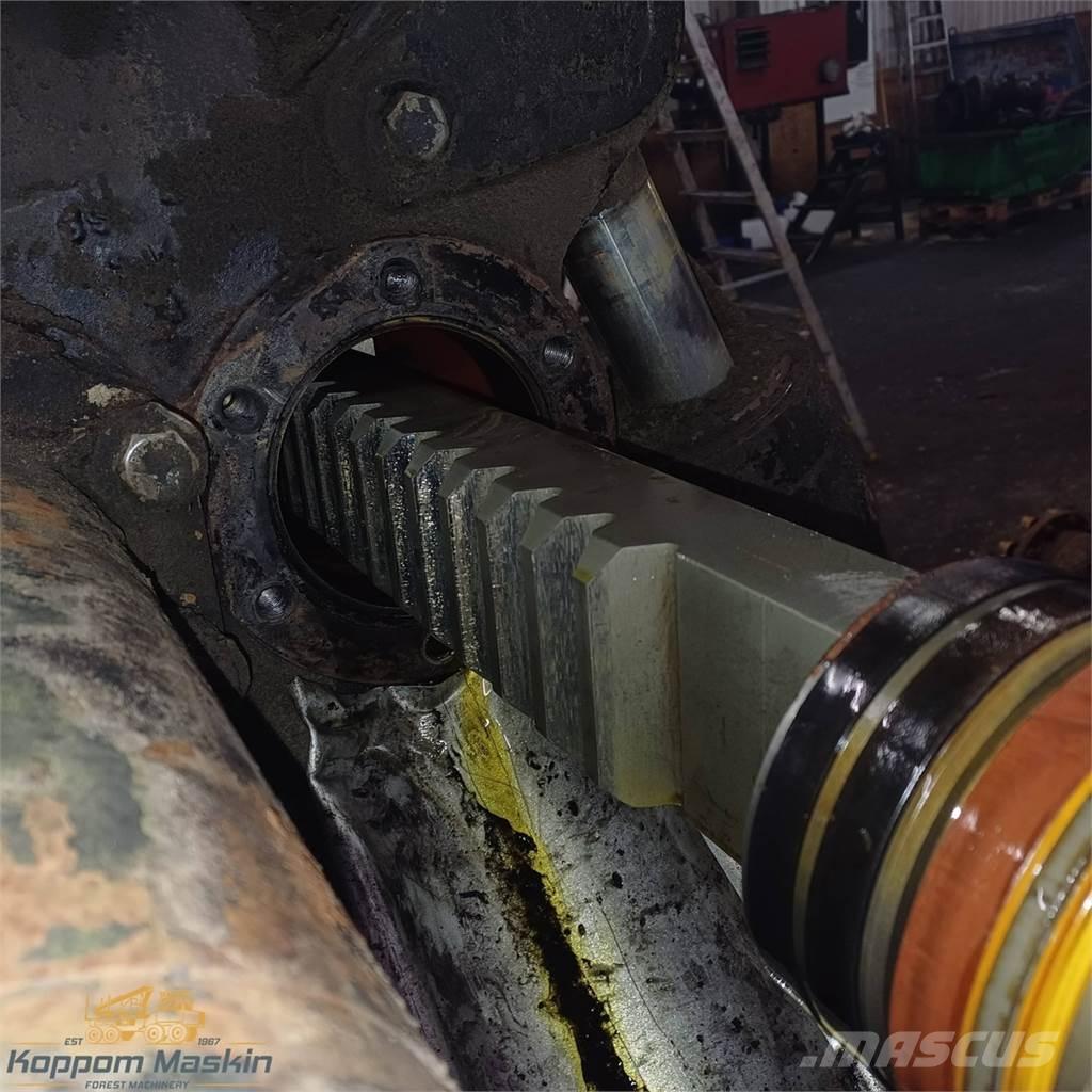 FMG 374 Forvarderi kraanad