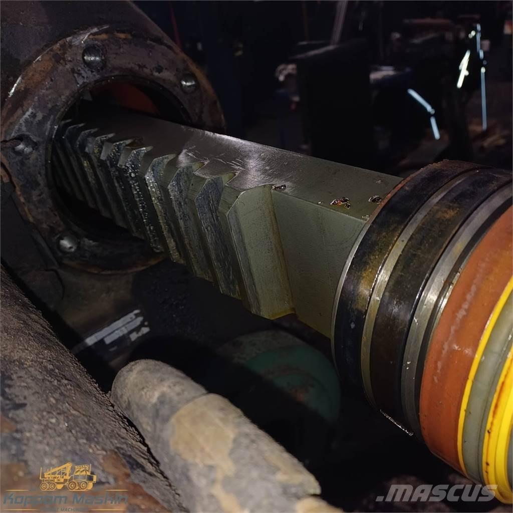 FMG 374 Forvarderi kraanad