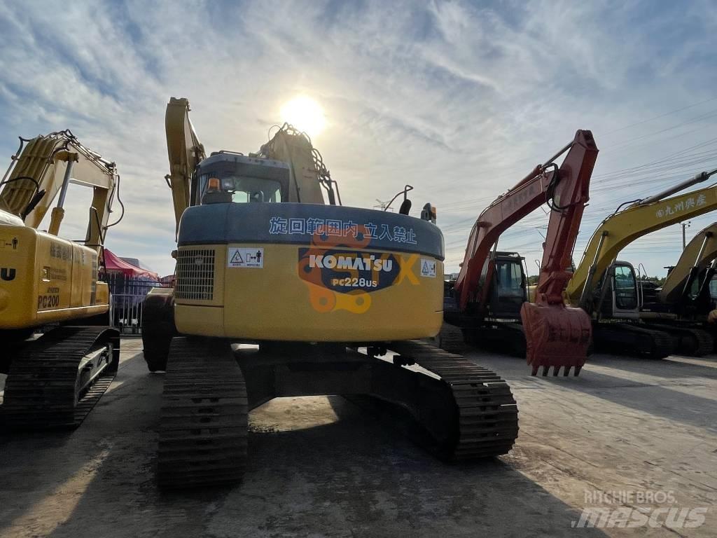 Komatsu PC 228 US Roomikekskavaatorid