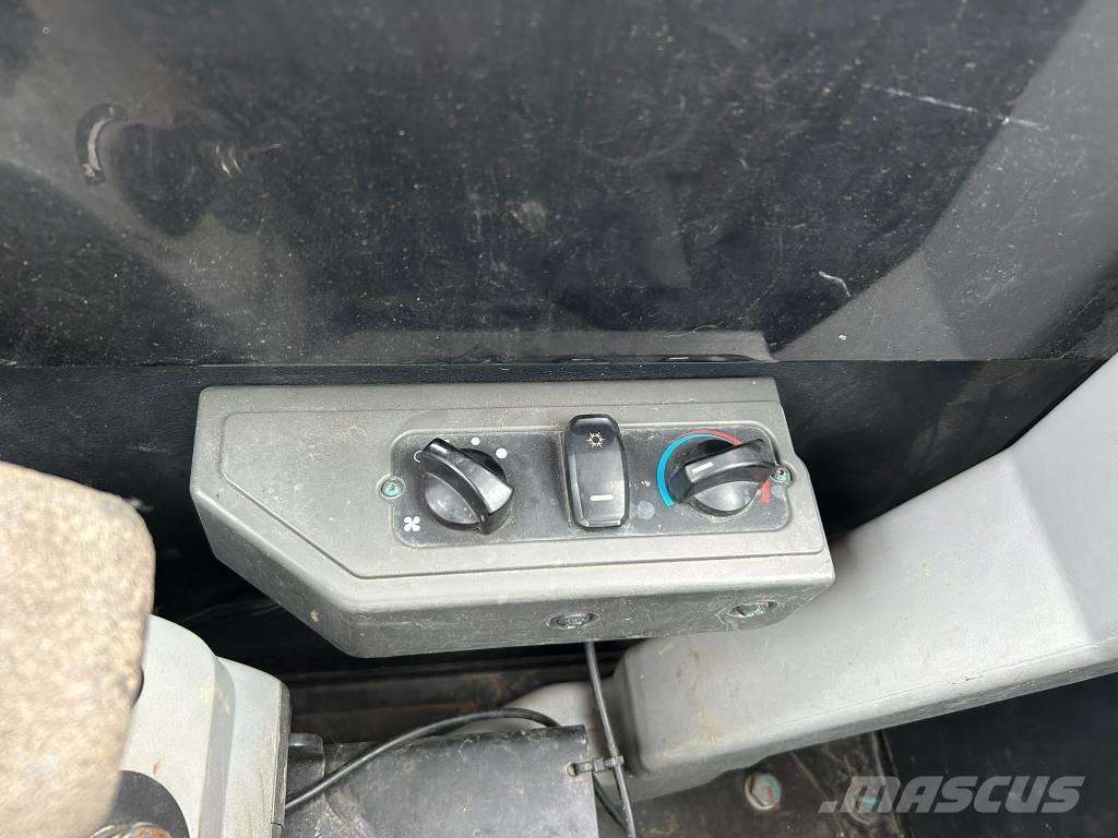 CAT 305.5 Roomikekskavaatorid