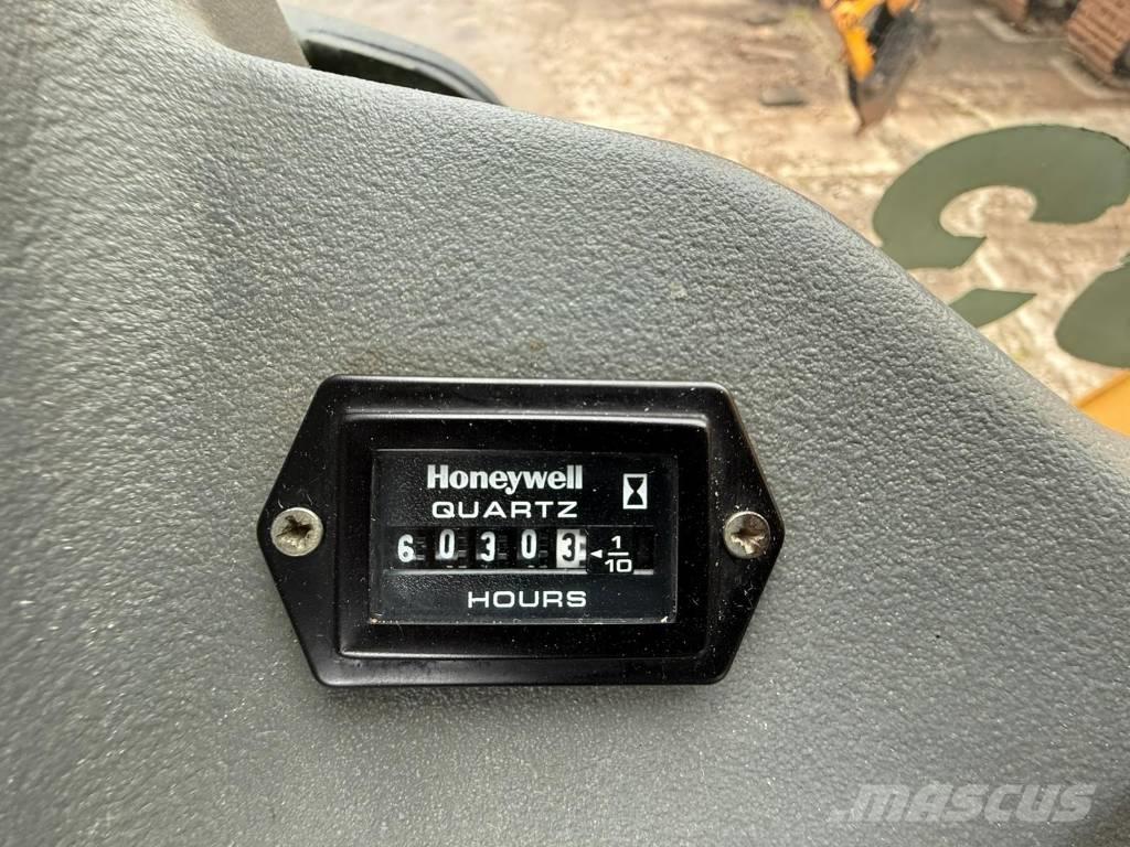 Komatsu WB 93 S-5 Ekskavaatorlaadurid