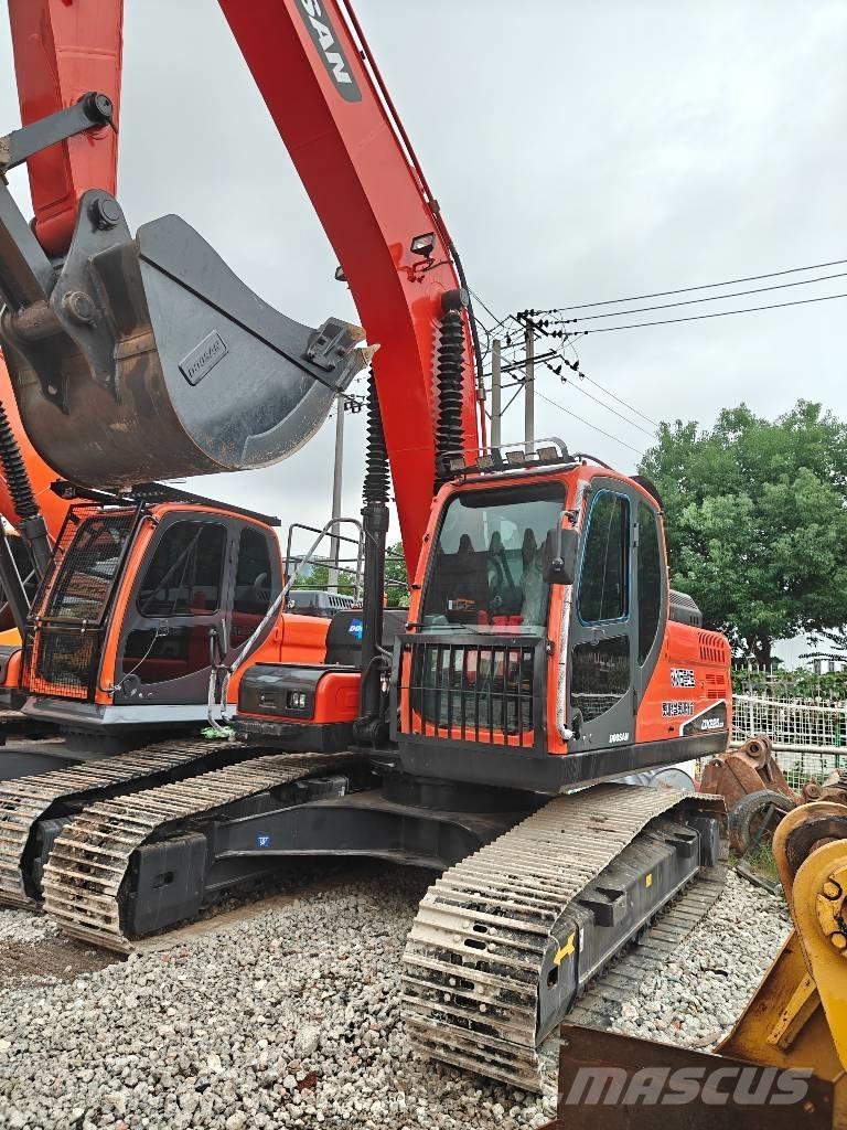 Doosan 225 LC-9C Roomikekskavaatorid