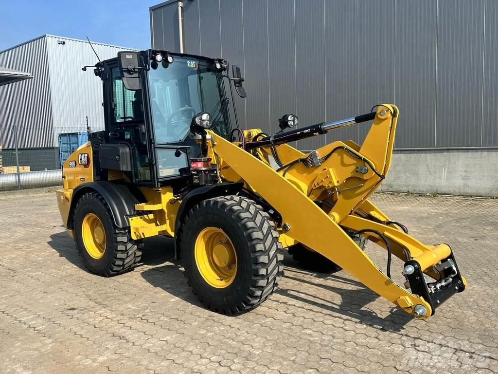 CAT 908 Rataslaadurid
